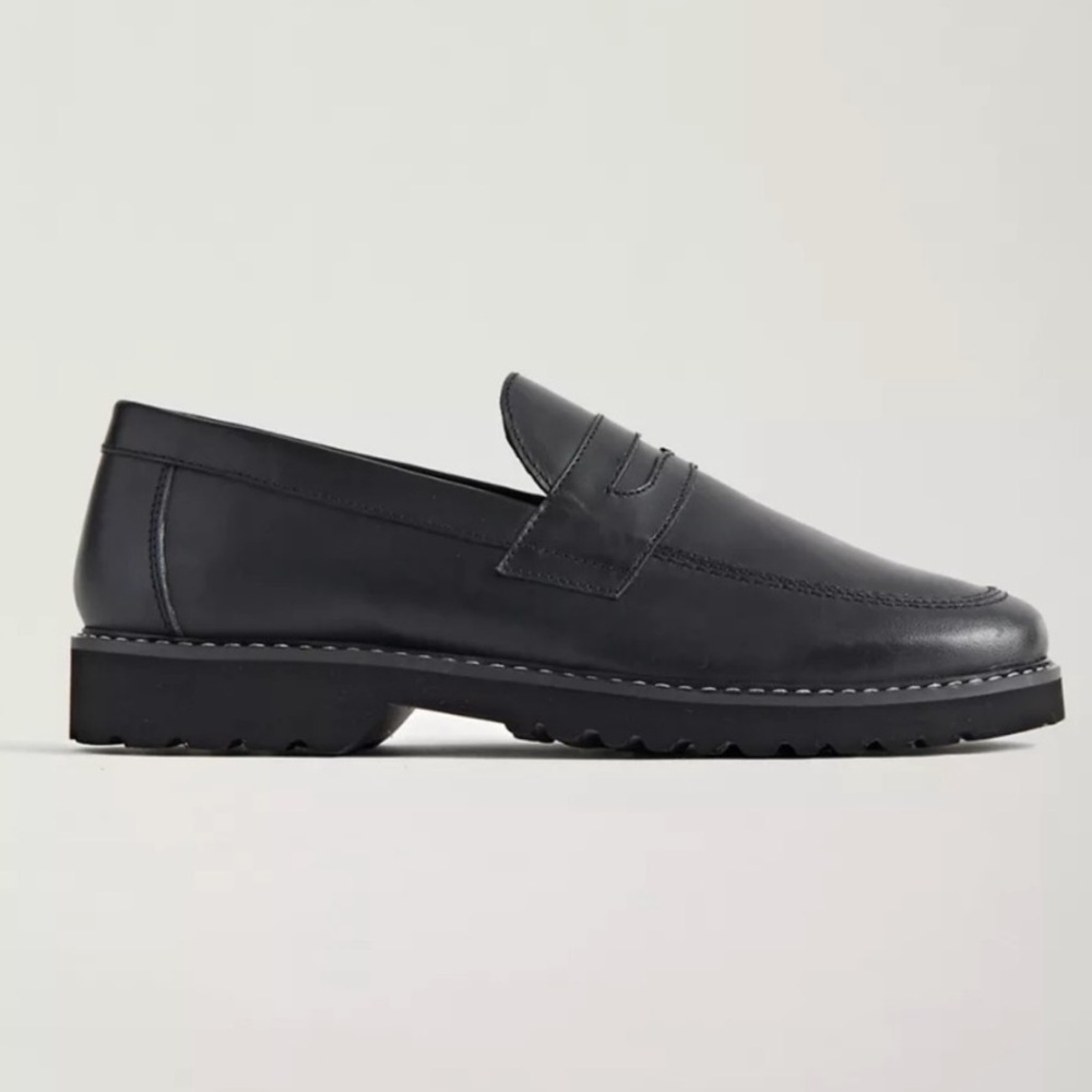 UO Urban Outfitters Black Leather Lugged Loafer Chunky Women’s 8 NWOT